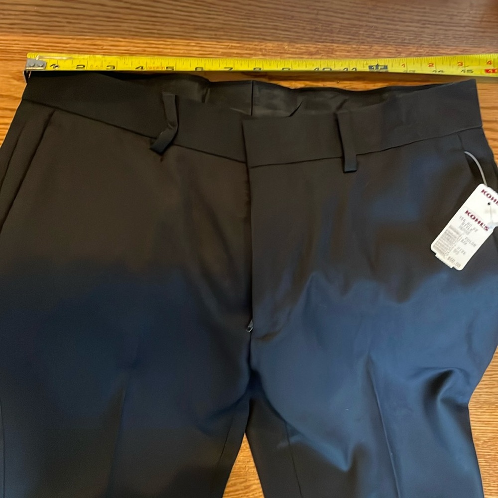 NWT APT9 Men’s Dress Slacks 30x30 Flat Front with slight crease down legs.